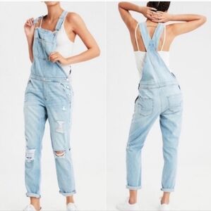 Women's American Eagle Blue Jean Bibs Size Medium "Tomgirl" Distressed